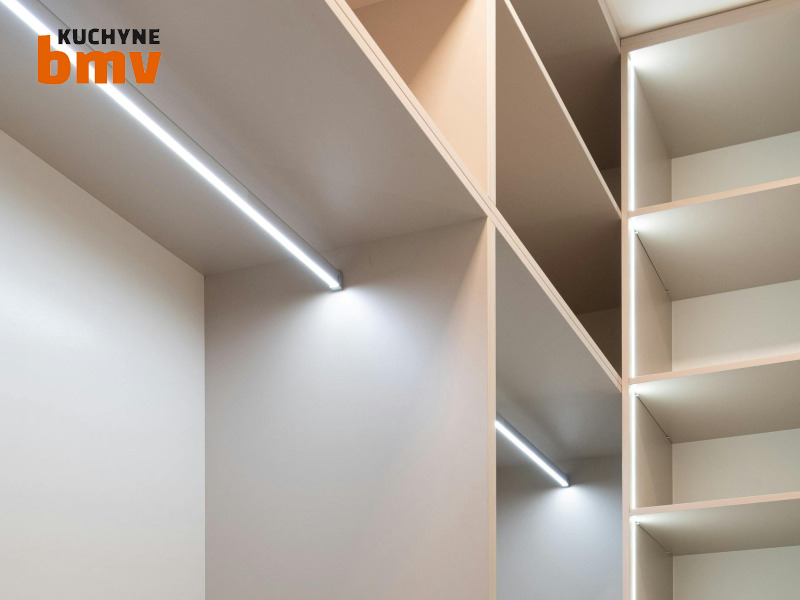 šatník LED